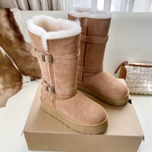 מגפיים גבוהים UGG